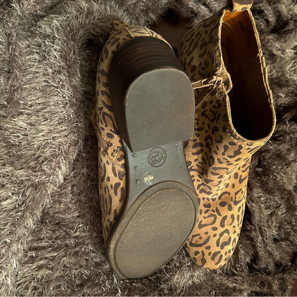 Lucky Brand Basel animal print suede bootie. Size 9. - Picture 11 of 12